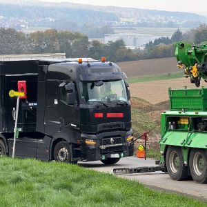 20241024-LKW-Bergung-Froesau