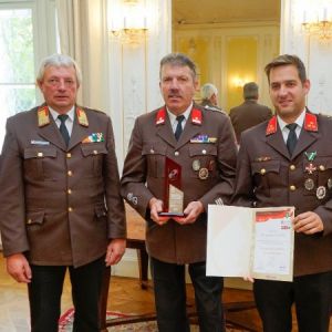 20250929-Auszeichnung-KFZ-Hoefler